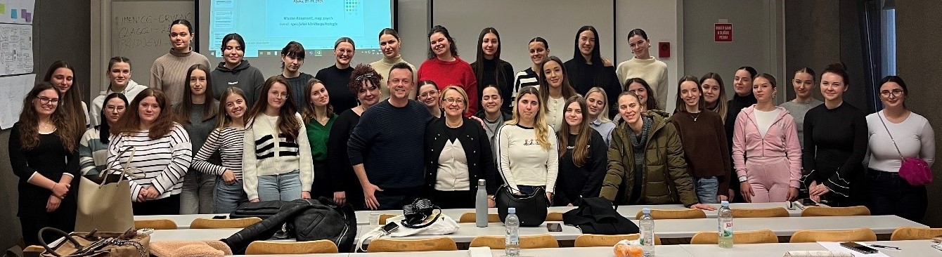 Gostujuće predavanje Mladena Kosanovića, mag. psych., univ. spec. clin. psych.: Važnost odrastanja djeteta u obitelji iz perspektive odrastanja u institucionalnoj skrbi 2025.