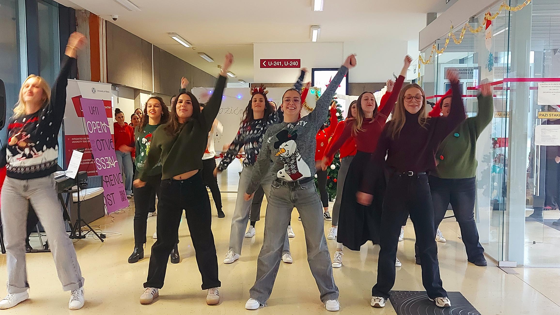 Božićna priredba Studentskog zbora UFRI-ja 2025.